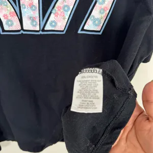 KISS Embroidered flowers logo Cropped T Shirt Size S, M Black thumbnail 5