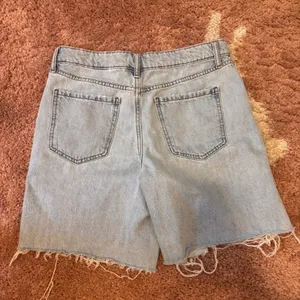 Forever 21 High Rise Distressed Drawstring Shorts Womens Size 28 - 8" Inseam thumbnail 3