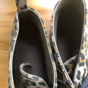 Gap Womens Cheetah Print Midtop Lace Up Sneaker Sz 8 thumbnail 9