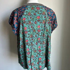 Natural Life Classic Gray and Floral T-Shirt Flowy Boho Size Medium thumbnail 4