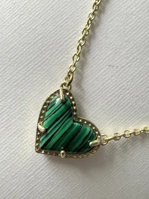 Kendra Scott Ari Heart Gold Pendant Necklace in Green Malachite thumbnail 5