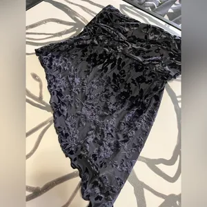 URBAN OUTFITTERS Textured Velvet Lace Strapless Tube Top Tank Women’s XS NWT thumbnail 2