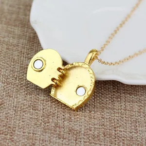 Gold Hobbit Hole, Lord of The Rings Pendant Locket Necklace - Green Door thumbnail 2