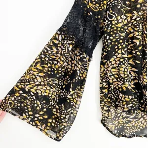 LOVESTITCH Women's Lace Detail Printed Bell Sleeve Blouse Size‎ M Boho thumbnail 5