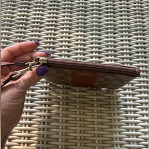 Coach‎ Signature C Leather Wristlet thumbnail 4