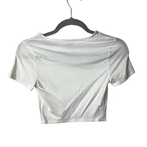 Express Cropped Baby Tee Women’s Size‎ XS White Summer Festival thumbnail 4