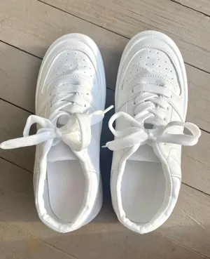 Boutique Sneakers White Size 6.5 thumbnail 2
