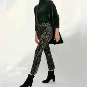 Ann Taylor Women's Five Pocket Kick Crop Pants Black Print Design‎ Size 2 thumbnail 6