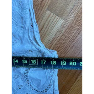 Urban Outfitters Cream Eyelet Lace Crop Top Sleeveless Boho Button Back Medium thumbnail 4
