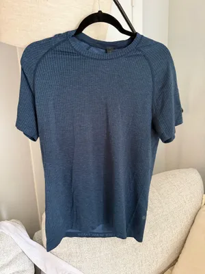 Lululemon men’s shirt  thumbnail 1