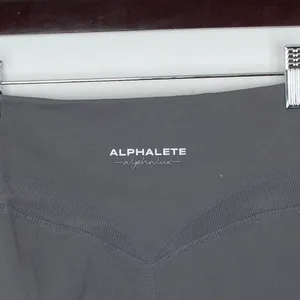 Alphalete Alphaluxe High Waisted Biker Shorts Gray‎ Womens Size XS Athletic Gym thumbnail 4
