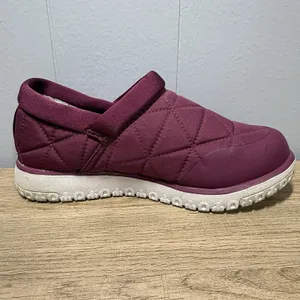 L.L. Bean‎ Quilted Ultralight Primaloft Waterproof Slip-On Shoes Berry Size 6 thumbnail 9