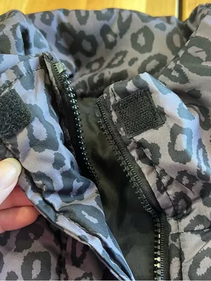 Black Lipstick Leopard Print Puffer Vest Women’s XL Quilted Edgy Jacket thumbnail 4