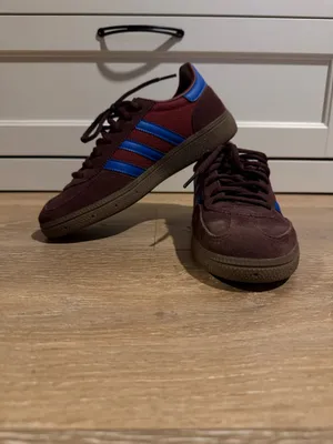 Adidas shoes  thumbnail 2
