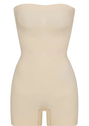 SKIMS Seamless Sculpt Strapless Shortie Bodysuit‎ thumbnail 1