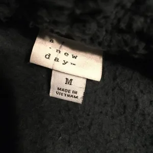 A new‎ day medium sweater thumbnail 3