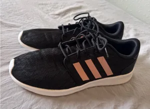 Women’s Adidas Tennis Shoes thumbnail 1