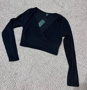 Deep VNeck Long Sleeve Crop top Black Size M thumbnail 3