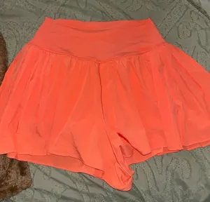 OFFLINE by Aerie Orange Ruffle Shorts Size M thumbnail 1