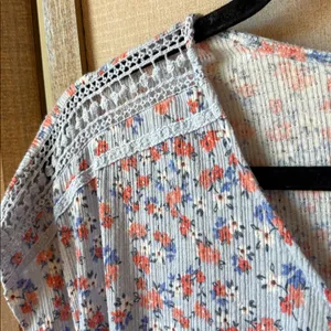 FINAL MARKDOWN Floral Women's Top large thumbnail 2