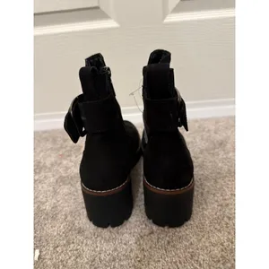 Blondo Dagger Waterproof Black Nubuck Lug Sole Ankle Boots Women’s 6.5 NWT thumbnail 9