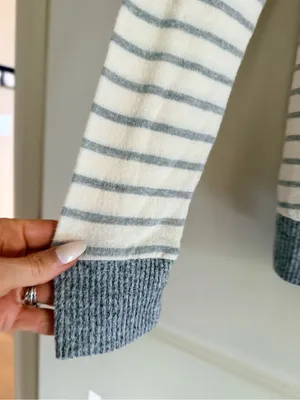 Women’s Cream & Light Blue Striped V-Neck Sweater thumbnail 3