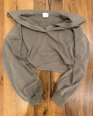 boutique long sleeve Size M thumbnail 1