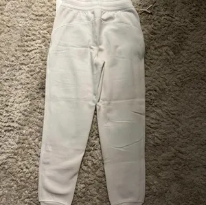 lululemon joggers thumbnail 2
