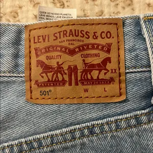 Levi’s cutoff jeans thumbnail 4