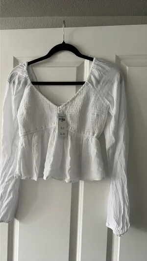 Hollister white slightly cropped top S thumbnail 3