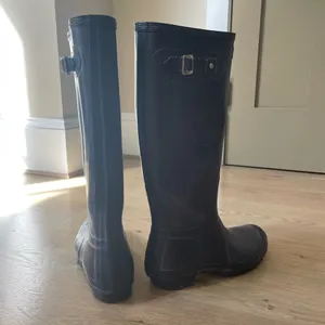 Hunter Original Tall Rain Boots (Dark Purple, Size 10) thumbnail 4