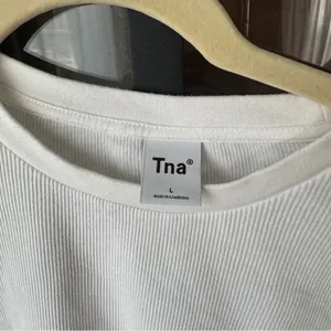 Aritzia TNA ribbed crewneck tshirt tee cropped top short sleeve thumbnail 2