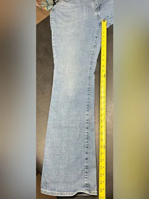 Levis Women’s Size 31x31 Classic Bootcut Stretch Light Wash Jeans thumbnail 3