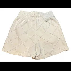 Nike Sportswear Club Fleece Quilted Short Embroidered Pale Ivory Apricot Women S thumbnail 2