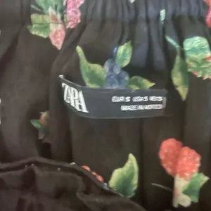 Zara Floral‎ Crop Top Size Small thumbnail 4
