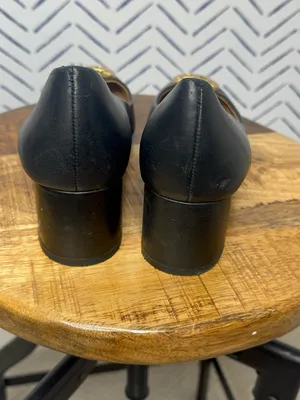 Tory Burch Black Leather Block Heel Pumps Gold Logo Medallion Excellent Size 8.5 thumbnail 3