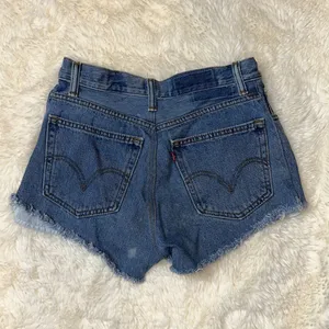 Vintage 560 Comfort Fit Levis Cut Off Denim Shorts thumbnail 2