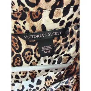 Vintage Victoria's Secret Silk Cheetah Print Blouse Size Medium thumbnail 2