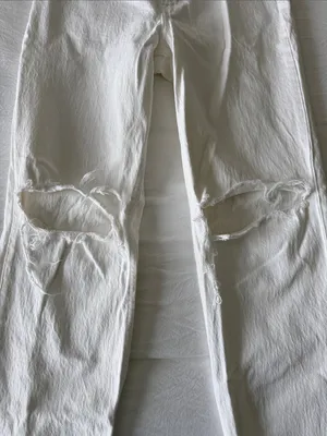 Abercrombie & Fitch 90’s Straight Ultra High-Rise White Jeans with Rips thumbnail 5