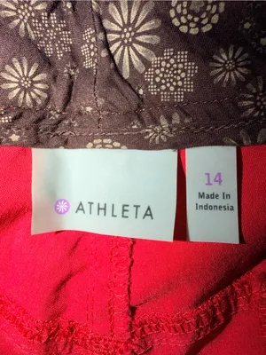 Athleta Nylon Hiking Red Casual Shorts thumbnail 3