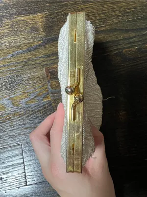 Vintage White Beaded Clamshell Clutch Gold Tone Kiss Lock Closure thumbnail 6