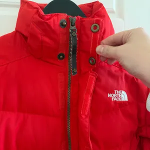 The North Face Women’s Bright Red Puffer Ski Coat thumbnail 8