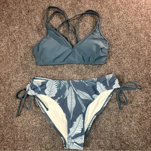 Cupshe Women Swimsuit Bikini Set Two Piece Criss Cross Back Size Small NWT thumbnail 1
