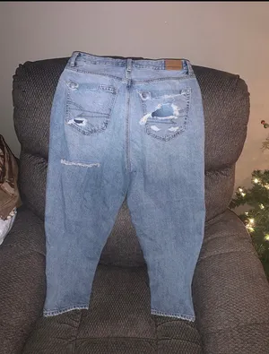American Eagle relaxed mom jean thumbnail 3