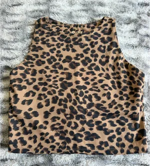 Oalka Athletic Cropped Tank - Cheetah Print Medium thumbnail 1