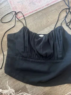 Abercrombie Black Tie-Shoulder Ruched Crop Top thumbnail 6