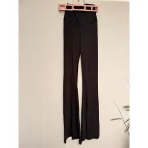 OFFLINE by Aerie Real Me High‎ Rise Flare Leggings Black XS thumbnail 2