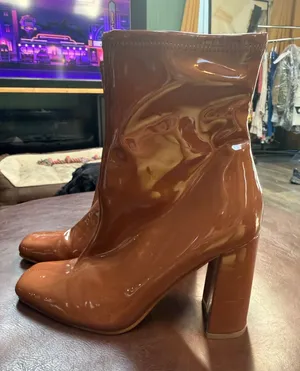 Steve Madden Glossy Chestnut Brown Patent Block Heel Ankle Boots thumbnail 1