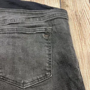 Madewell Maternity Skinny Jeans Black Distressed Raw Hem Over Belly Size 31 thumbnail 7