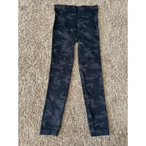 Spanx Size Small Look At Me Now Seamless Legging in Black Camo‎ NWT thumbnail 3